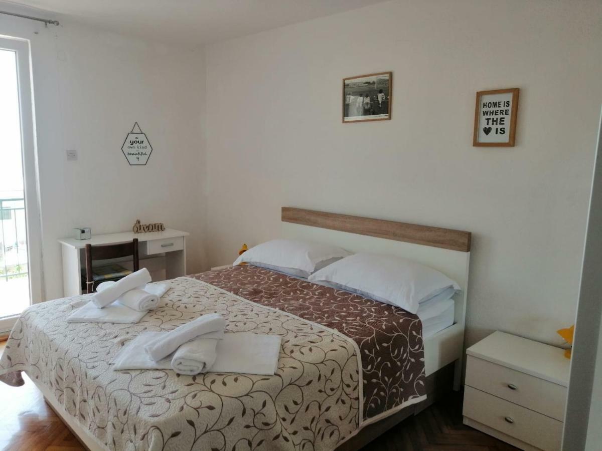 Apartmani Gareljic Podgora Cameră foto